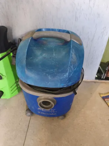 Aspirador de pó e água  Electrolux