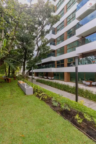 VENDO ÓTIMO APARTAMENTO COM 122m² EM CASA FORTE/RECIFE