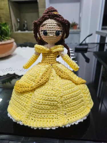 Bela - A Bela e a Fera em amigurumi 