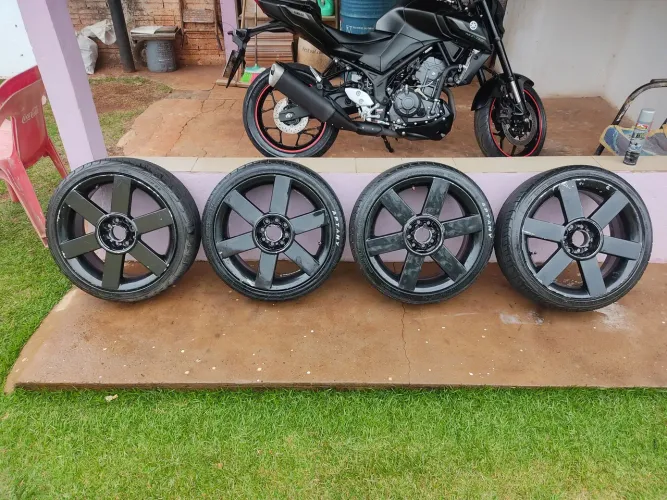 VENDO JOGO DE RODAS ARO 17 E PENEUS 