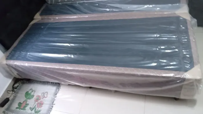 Vendo uma base de cama box casal bipartida