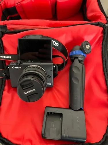 Câmera Canon M100