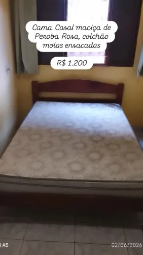 Cama casal madeira maciça com colchão 