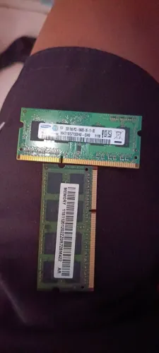 Duas memórias de notebook DDR 3 uma 4 gb outra de 2 gb.