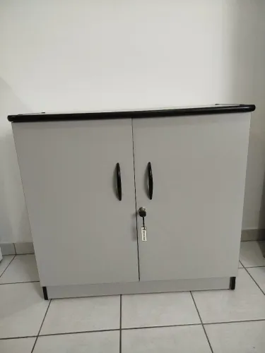 Armário pequeno 70x70 novinho com chave