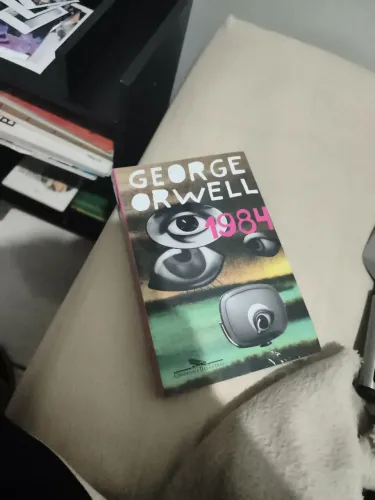 Livro 1984 lacrado