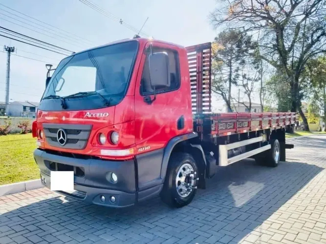 ACCELO 1016 4X2 CARROCERIA 2016