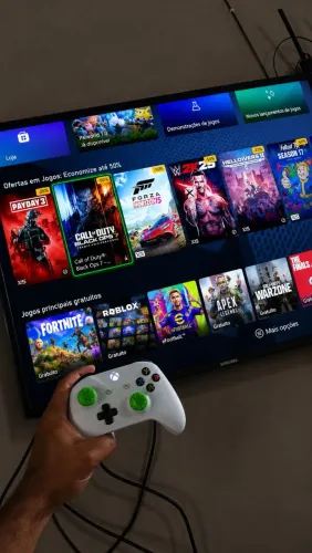 Xbox one s perfeito estado vai com um controle jogos duas baterias recarregável 