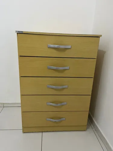 Cômoda 5 gavetas em bom estado