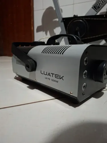 Maquina de fumaça LUATEK LK-Y9 1200W.