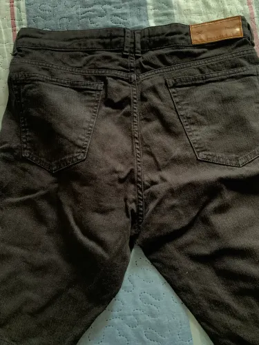Bermuda jeans preta Hering usada tamanho 40