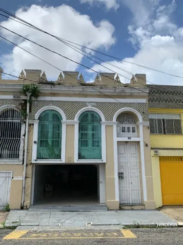 CASARÃO COMERCIAL EM NAZARÉ