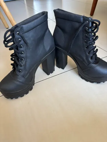 Bota Salto Bloco Preta N.37