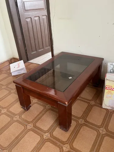 Mesa e suporte de madeira maciça 