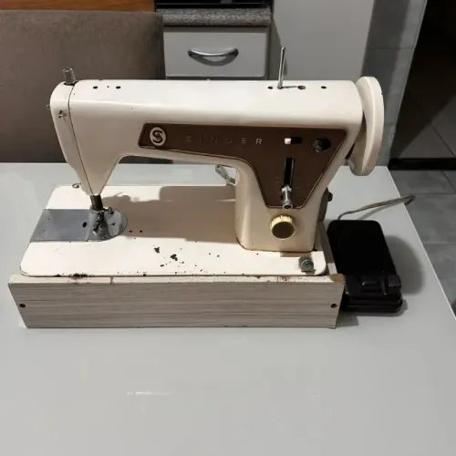 Máquina de Costura Singer Antiga Elétrica com Pedal
