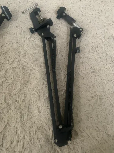 Braço articulado para microfones