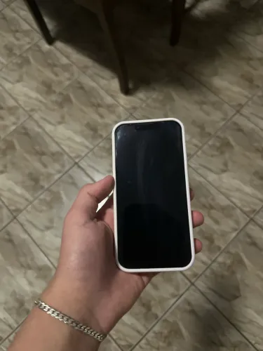 iPhone 13 azul impecável apenas com uma linha no canto da tela que não interfere em nada