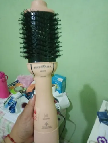 Vendo escova secadora 3 velocidades Britânia semi nova cabo giratorio