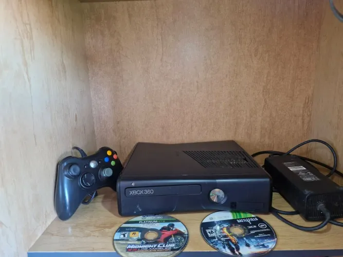 Xbox 360 slim + jogos originais +controle original