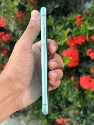 iPhone 11 64gb + Carregador + Capinhas