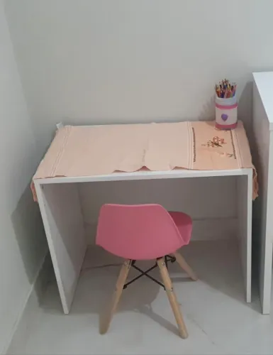 Mesa e Cadeira Infantil em Bom Estado
