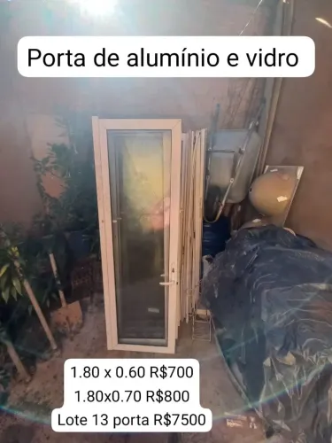 Porta de alumínio e vidro