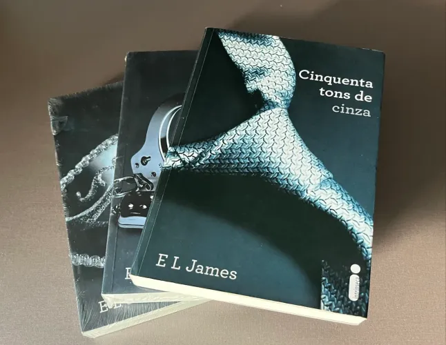 Trilogia Cinquenta Tons de Cinza - 2 Lacrados