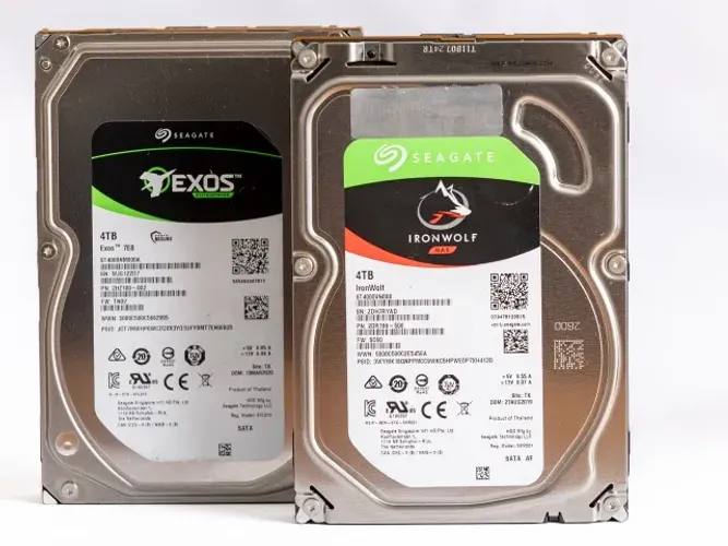Kit 2 HDs 4TB Seagate - IronWolf (NAS) e Exos (Enterprise)