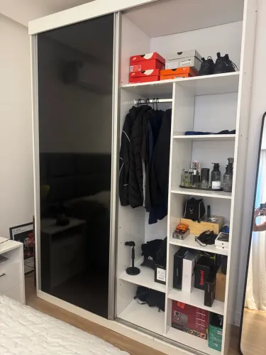 Guarda-Roupa Casal Portas de Correr Branco e Preto