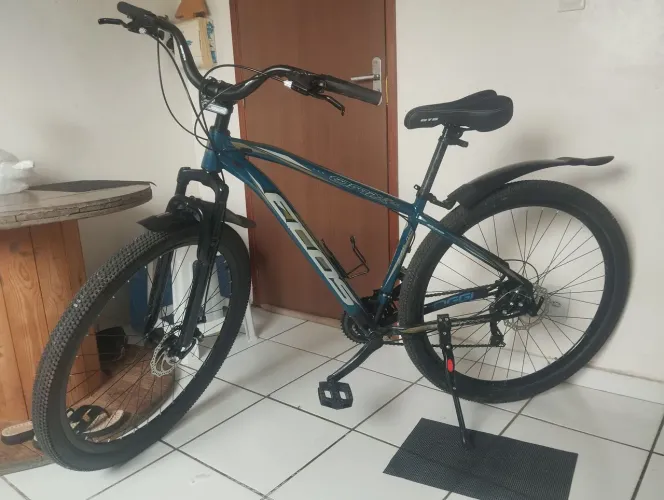 Vendo uma bicicleta *