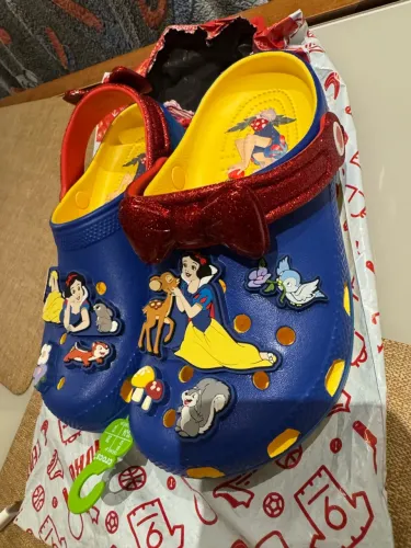 CROCS BRANCA DE NEVE