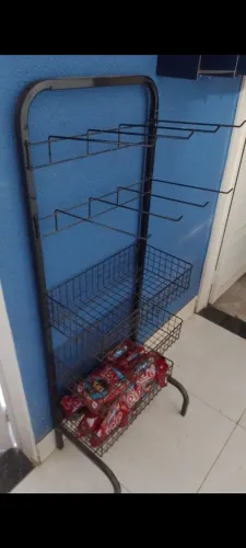 Expositor de salgadinhos, pipocas.