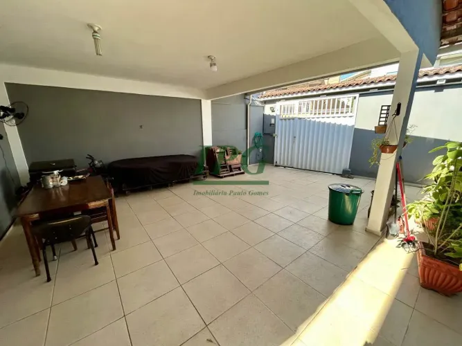 Casa Padrão - Casa de 3 Quartos com 1 Suíte e Quintal Frente/Fundos no São Judas Tadeu - G