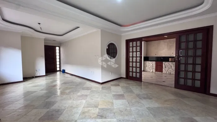 CASA COM 4 QUARTOS SENDO 3 SUITES E 3 VAGAS NO ESTREITO EM FLORIANÓPOLIS