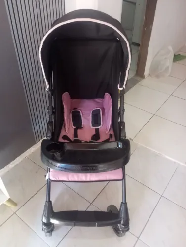 Vendo carrinho de bebê em ótimo estado não faço entrega