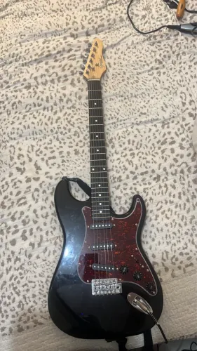 Guitarra Elétrica Giannini G-100 Standard Choupo Preta 3 Captadores Single Coil