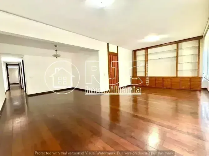 Imóvel para venda possui 136 metros quadrados com 3 quartos em Laranjeiras - Rio de Janeir