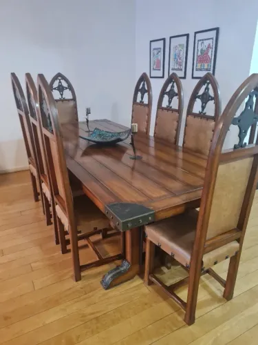 Mesa de Jantar 8 Lugares Estilo Medieval em Madeira e Couro