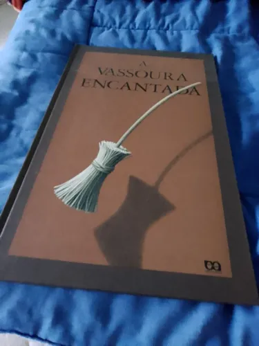 Livro A Vassoura Encantada.