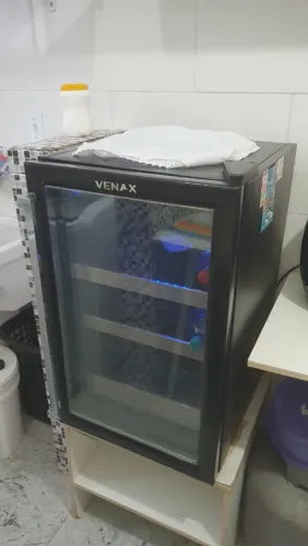 Cervejeira Venax , preta , 127 volts 