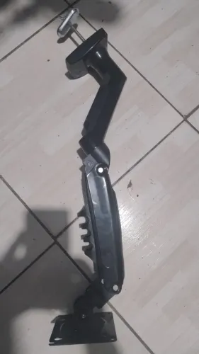 SUPORTE ARTICULADO DE MESA COM PISTÃO A GÁS PARA MONITOR - PADRÃO VESA