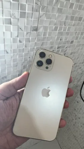 iPhone 12 Pro Max quebrado 