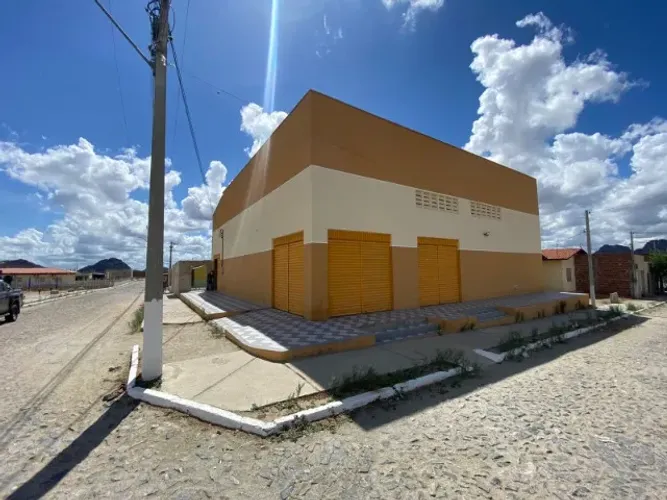 PRÉDIO COMERCIAL DE ESQUINA NA AVENIDA PRINCIPAL - OPORTUNIDADE ÚNICA DE INVESTIMENTO