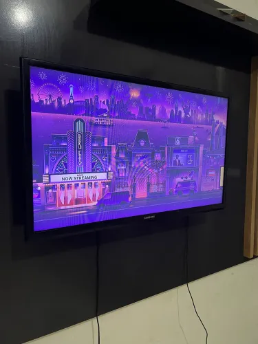 VENDO TV 32 + PAINEL + APARELHO ROKU