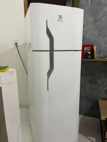 Geladeira Electrolux gelo seco semi nova 3 mês de uso