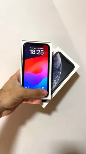 iPhone XR 64GB Preto