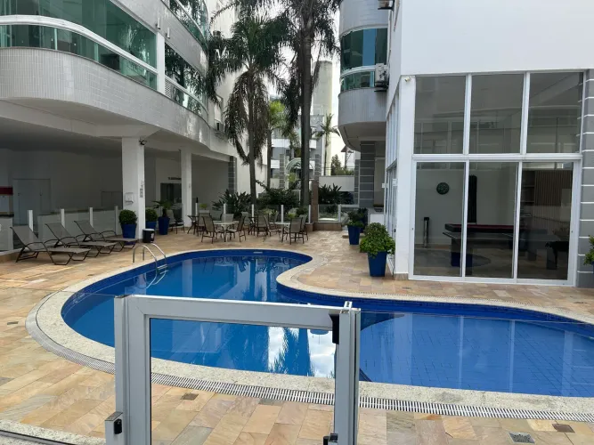 Excelente 2 quartos quadra da praia Canasvieiras 
