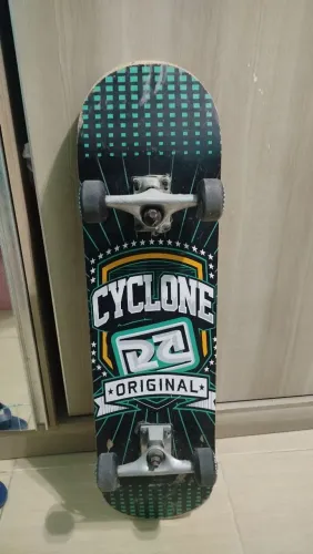 Skate cyclone