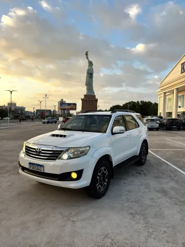 Toyota Hilux SW4 SRV D4-d 4X4 3.0 TDI Dies. AUT 2015