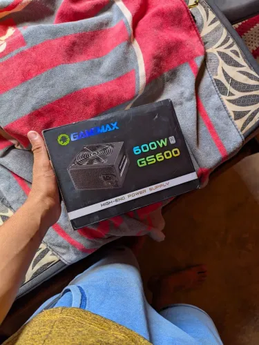 Fonte Gamemax GS600 600W (Com defeito / Para retirar peças ou conserto)